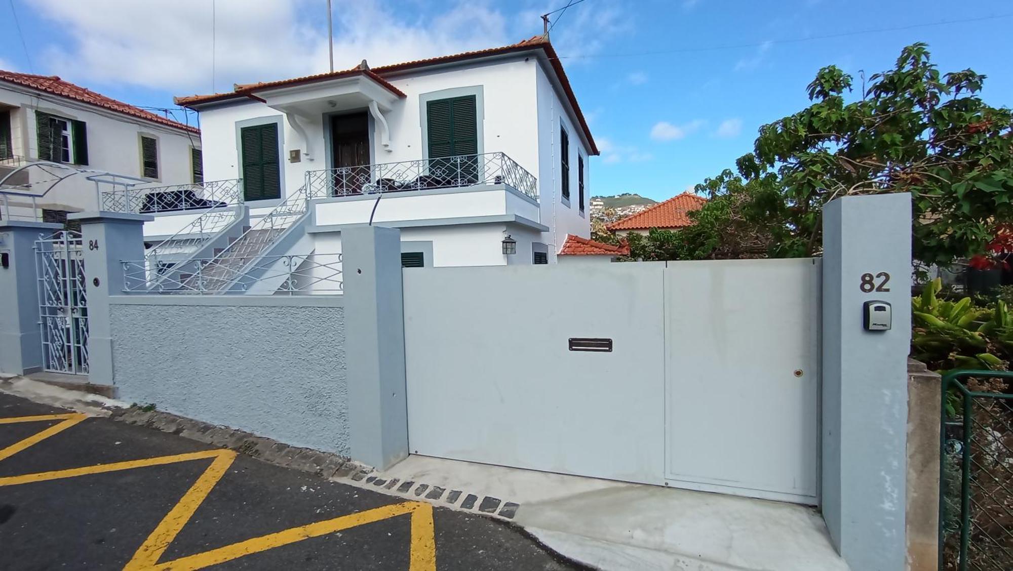Bus Stop House 82 Фуншал Екстериор снимка